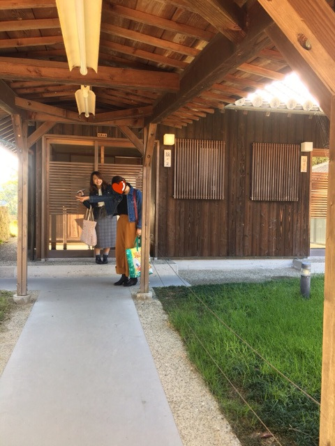 {5AD9A23C-773F-422D-A76C-16E4F4E4834B}